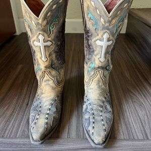 Dan Post cowboy boots. Women’s Size 9. Very lightly worn.